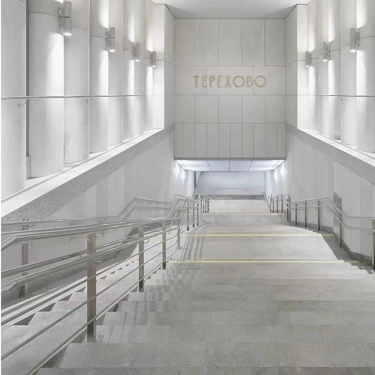 Beneficios de los indicadores táctiles en espacios públicos