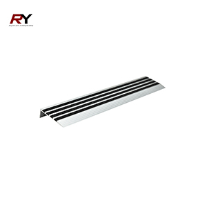 Nariz de escalera de metal